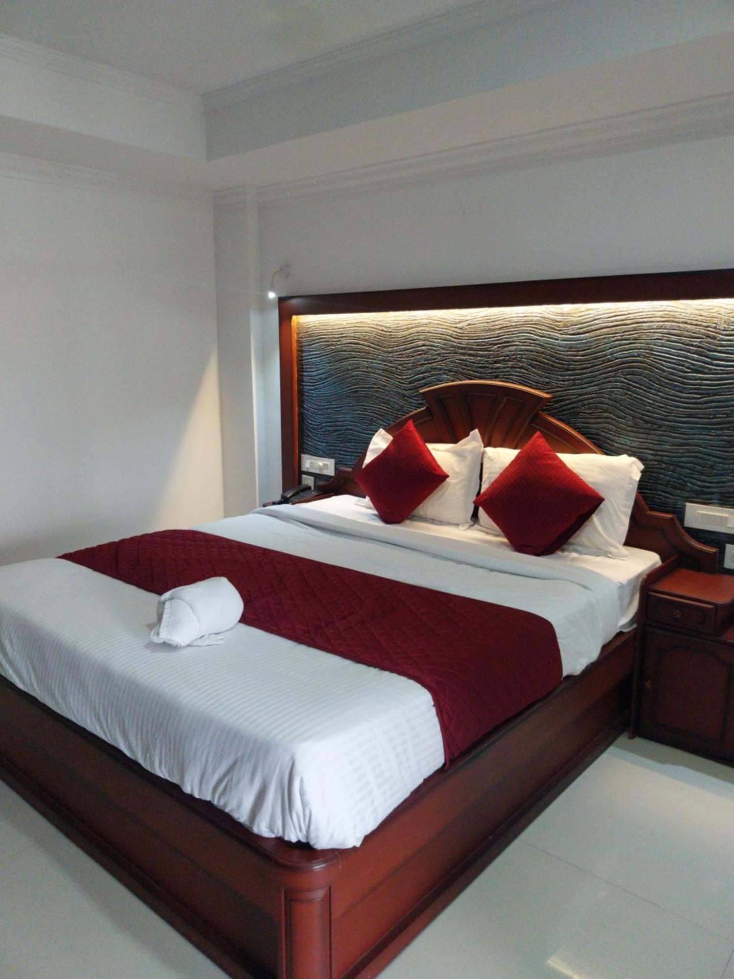 Hotel Savera Park Thrissur Extérieur photo