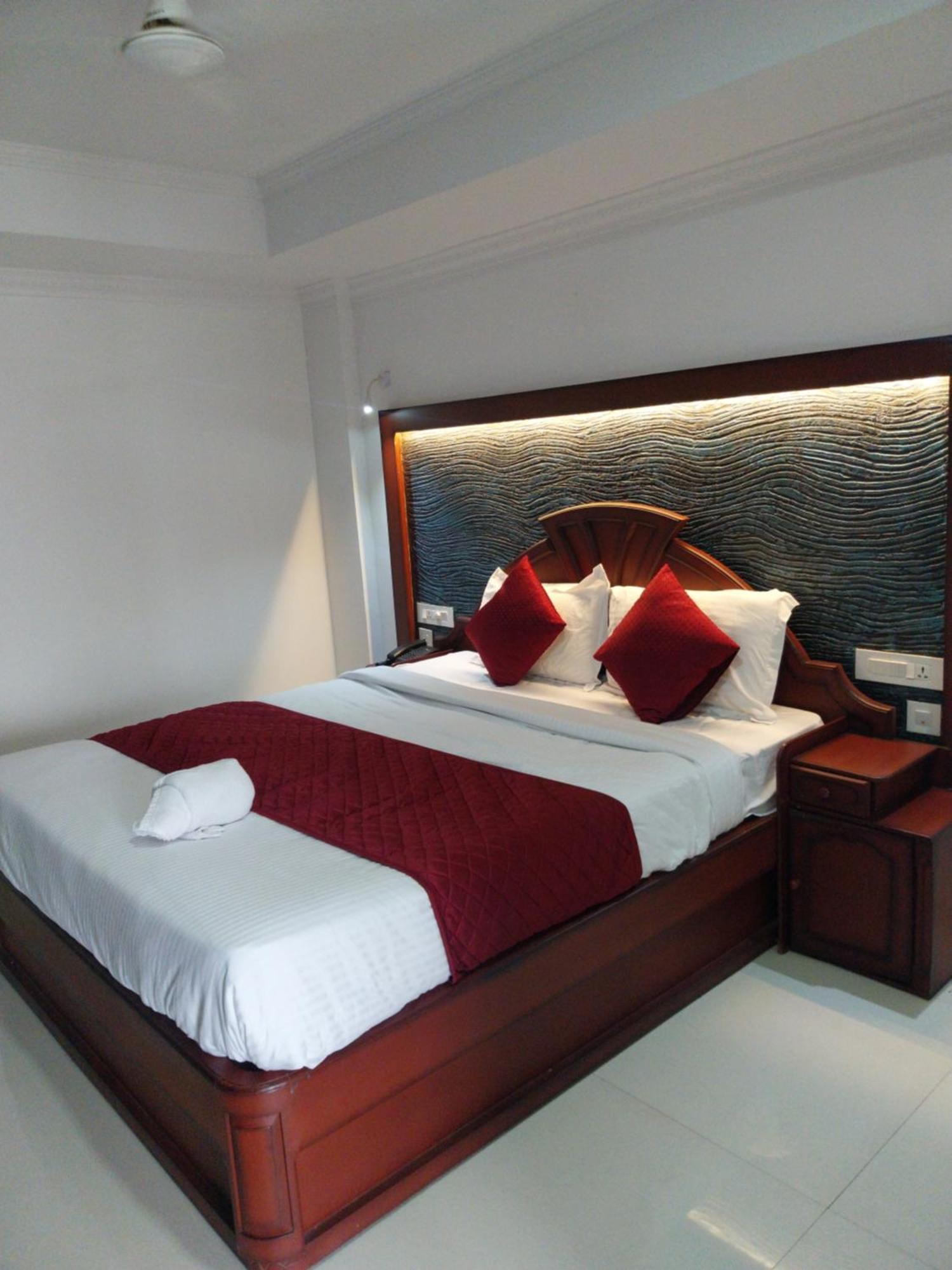 Hotel Savera Park Thrissur Extérieur photo