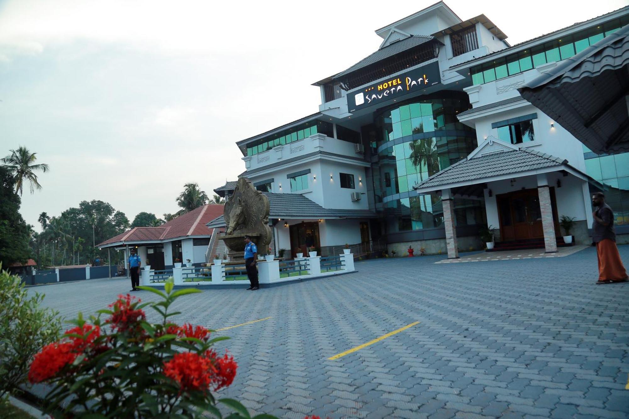 Hotel Savera Park Thrissur Extérieur photo