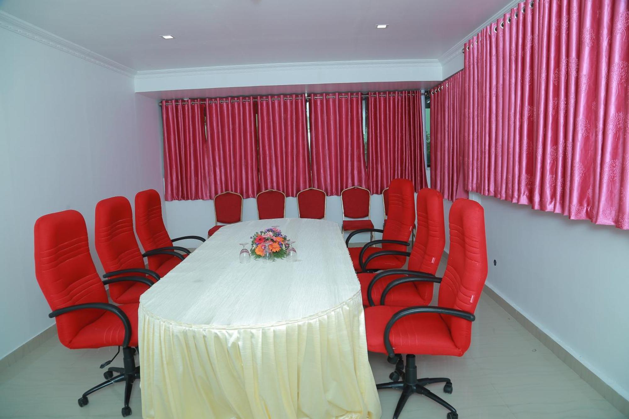 Hotel Savera Park Thrissur Extérieur photo