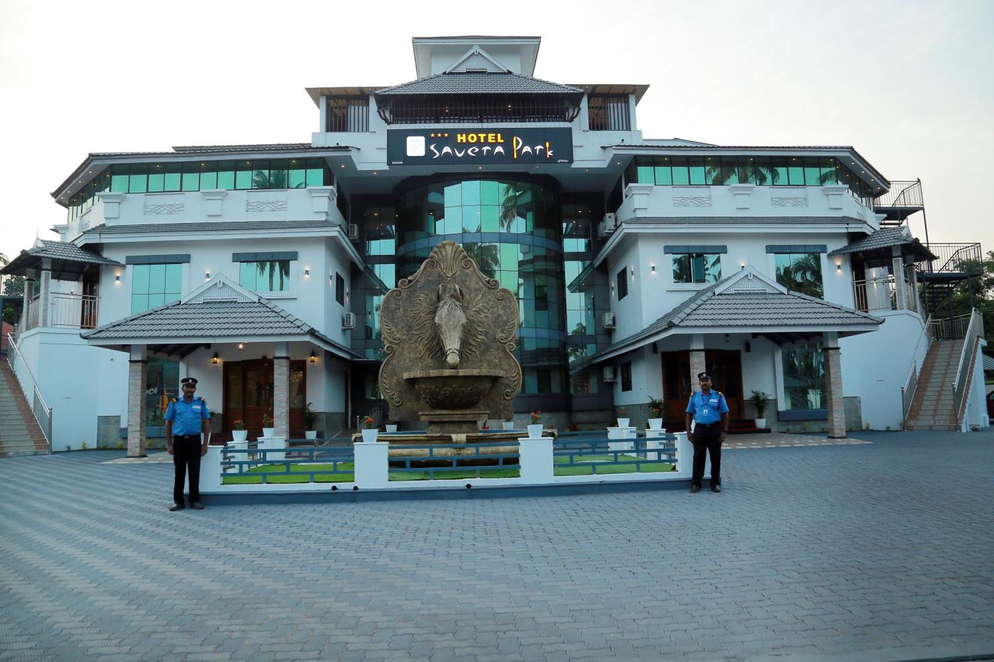 Hotel Savera Park Thrissur Extérieur photo